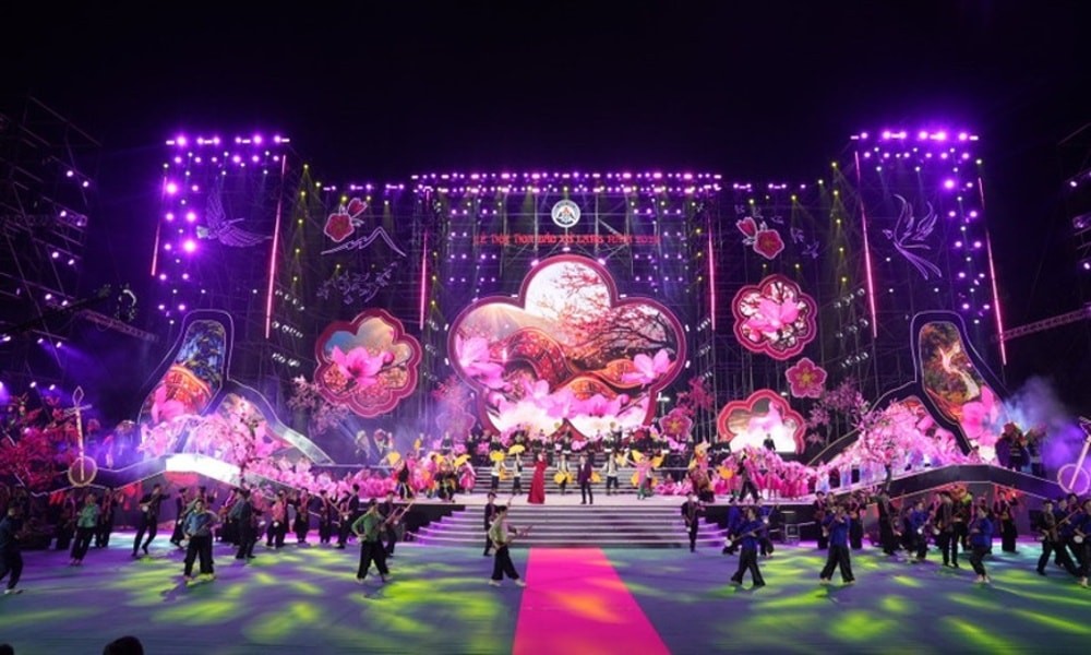 Tiết mục nghệ thuật độc đáo mang đậm bản sắc của đồng bào các dân tộc Lạng Sơn. Ảnh: Lê Quốc Đạt