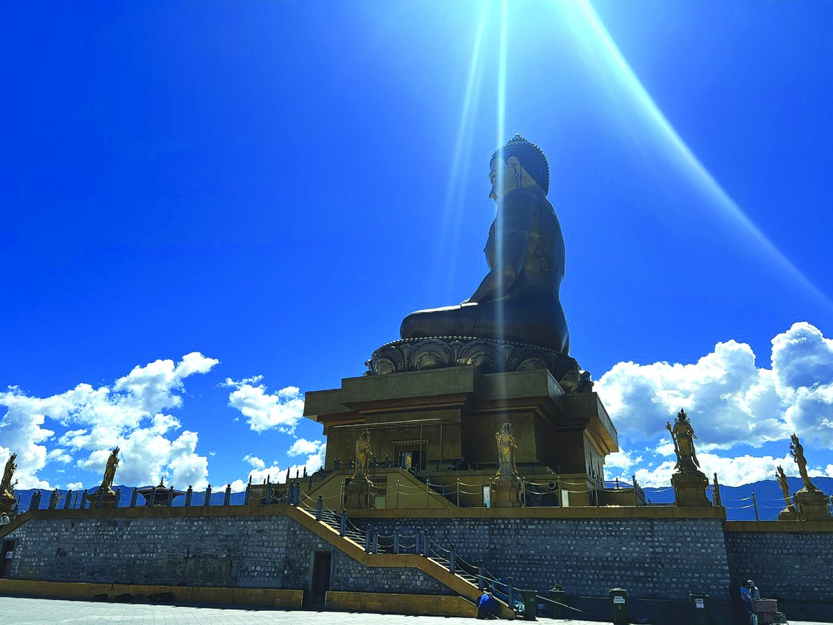 Bhutan - Miền cổ tích bên bờ mây Himalaya. Bút ký của Tạ Ngọc Tấn