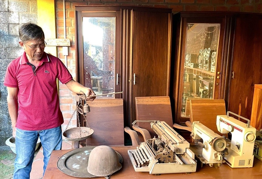 Một số hiện vật của các nhà sưu tập tư nhân tham gia triển lãm chuyên đề “Bao cấp - Một thời để nhớ”. Ảnh: PD