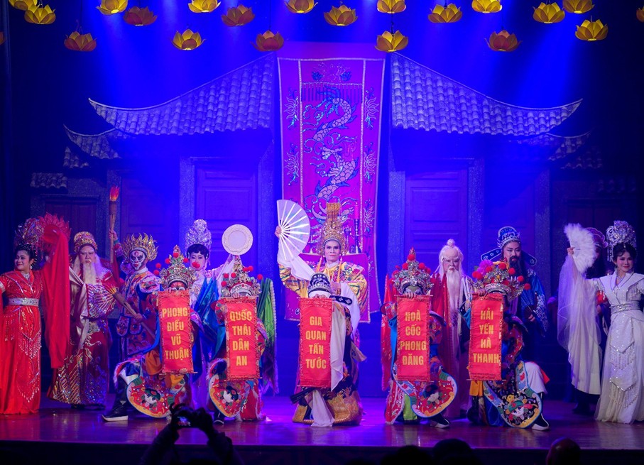 Sân khấu truyền thống “khoác áo mới” dịp Xuân về