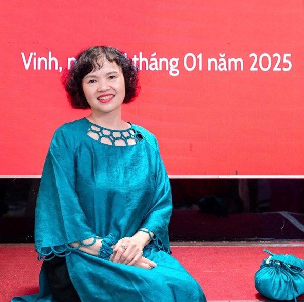 Nhà thơ Trần Kim Hoa: Dịu dàng yêu như số phận