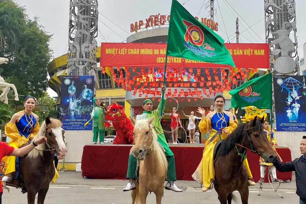 Nhiều hoạt động hoạt náo, trải nghiệm vui xuân được tổ chức trước giờ diễn, mang đến không khí rộn ràng cho khán giả. Ảnh: BTC