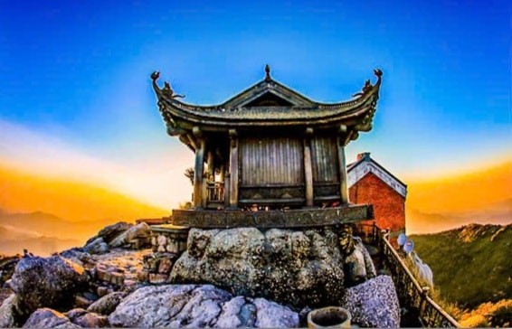 Khu di tích danh lam thắng cảnh Yên Tử, Quảng Ninh. Ảnh: HNM