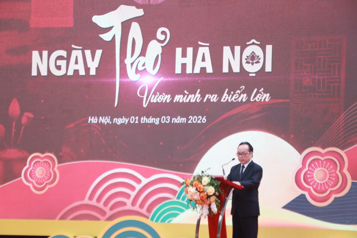 Nhà thơ Trần Gia Thái, Chủ tịch Hội Nhà văn Hà Nội phát biểu khai mạc. Ảnh: P.V