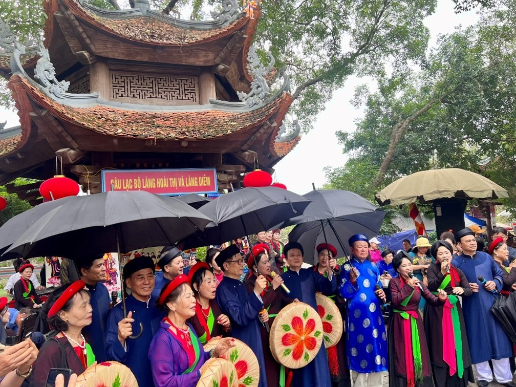 Giao lưu Quan họ tại hội Lim - Ảnh Quang Thuận