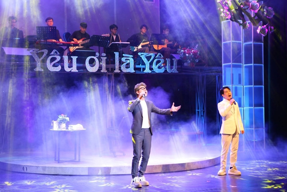 Hài kịch kết hợp âm nhạc trong chương trình “Phố cười - Yêu ơi là yêu”