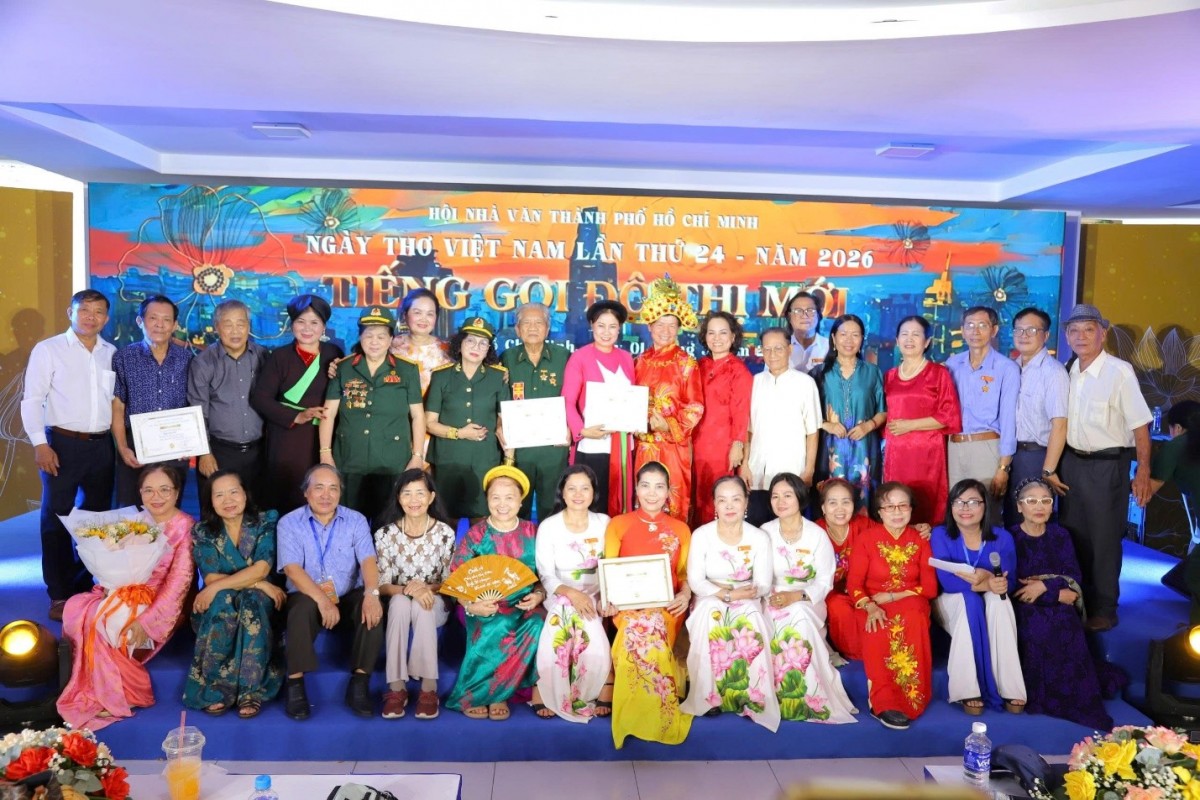 Những điều còn lại sau một mùa thơ