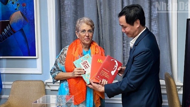 Khắc thêm quan hệ bền chặt Việt Nam - Cuba