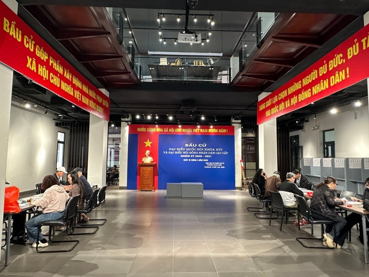 Tại Trung tâm Giao lưu phố cổ Hà Nội (50 Đào Duy Từ), không gian chuẩn bị cho hoạt động bầu cử đã gần như hoàn tất. Ảnh: H.Q