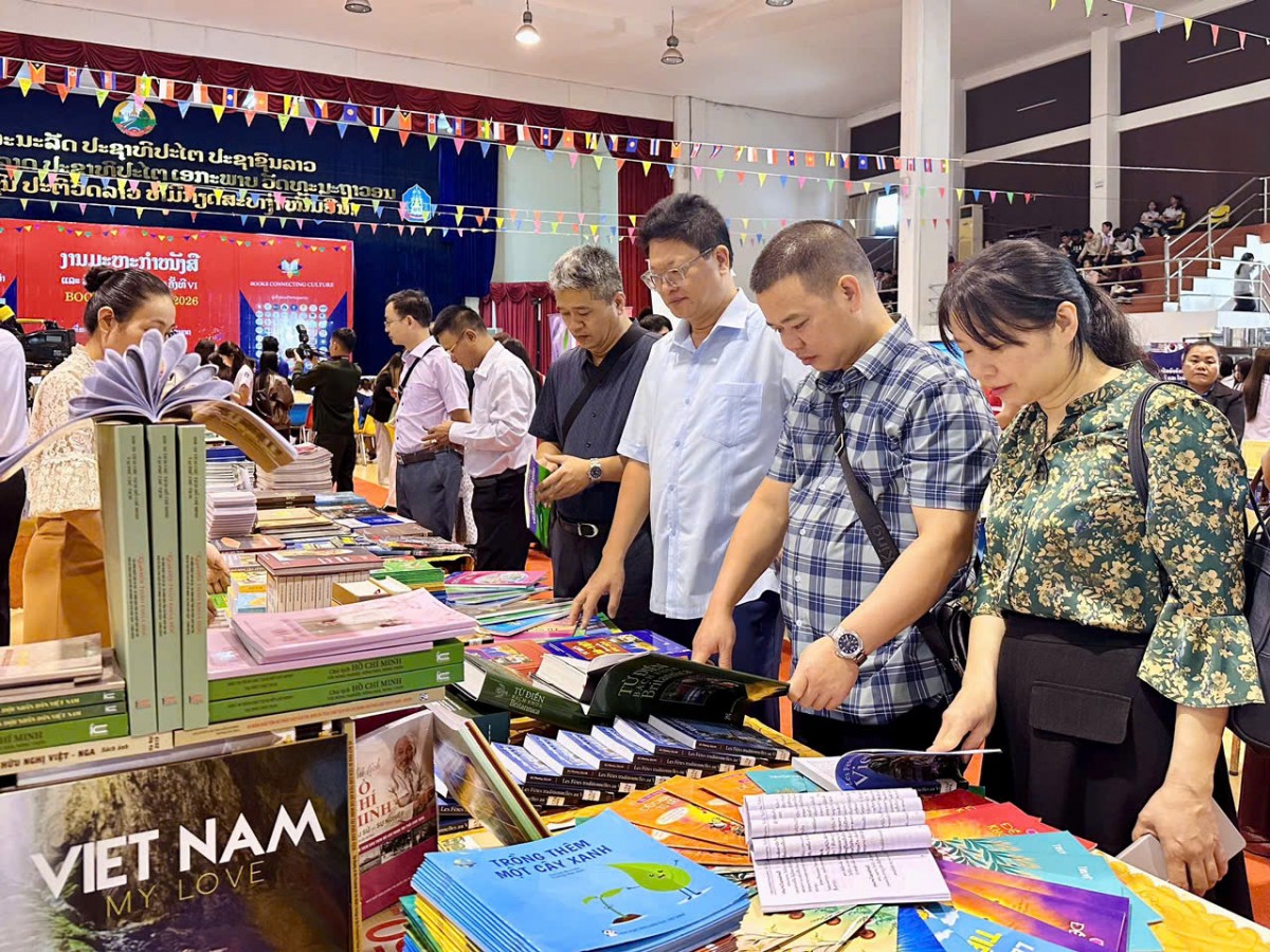 Nhà xuất bản Giáo dục Việt Nam tham gia Lễ hội Sách và Văn hóa Quốc tế lần thứ VI tại Lào Nhà xuất bản Giáo dục Việt Nam tham gia Lễ hội Sách và Văn hóa Quốc tế lần thứ VI tại Lào