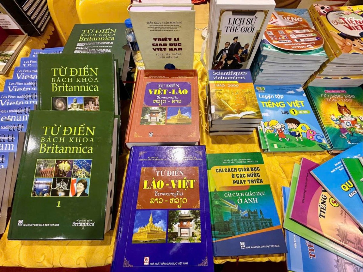 Nhà xuất bản Giáo dục Việt Nam tham gia Lễ hội Sách và Văn hóa Quốc tế lần thứ VI tại Lào Nhà xuất bản Giáo dục Việt Nam tham gia Lễ hội Sách và Văn hóa Quốc tế lần thứ VI tại Lào