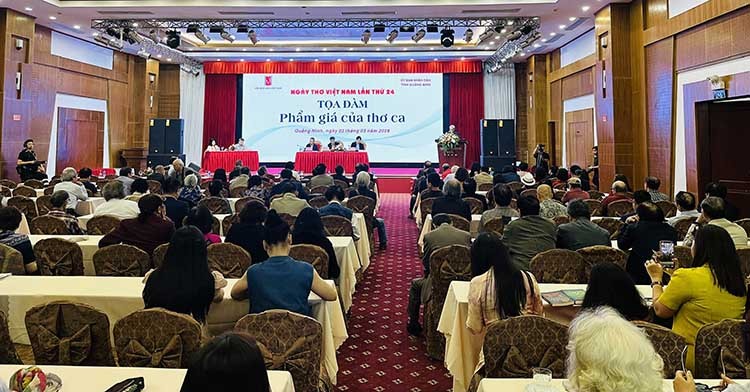 PHẨM GIÁ CỦA THƠ CA TRONG CON MẮT NHÀ THƠ. Bài 8: Thơ sinh thành và bảo vệ phẩm giá của con người