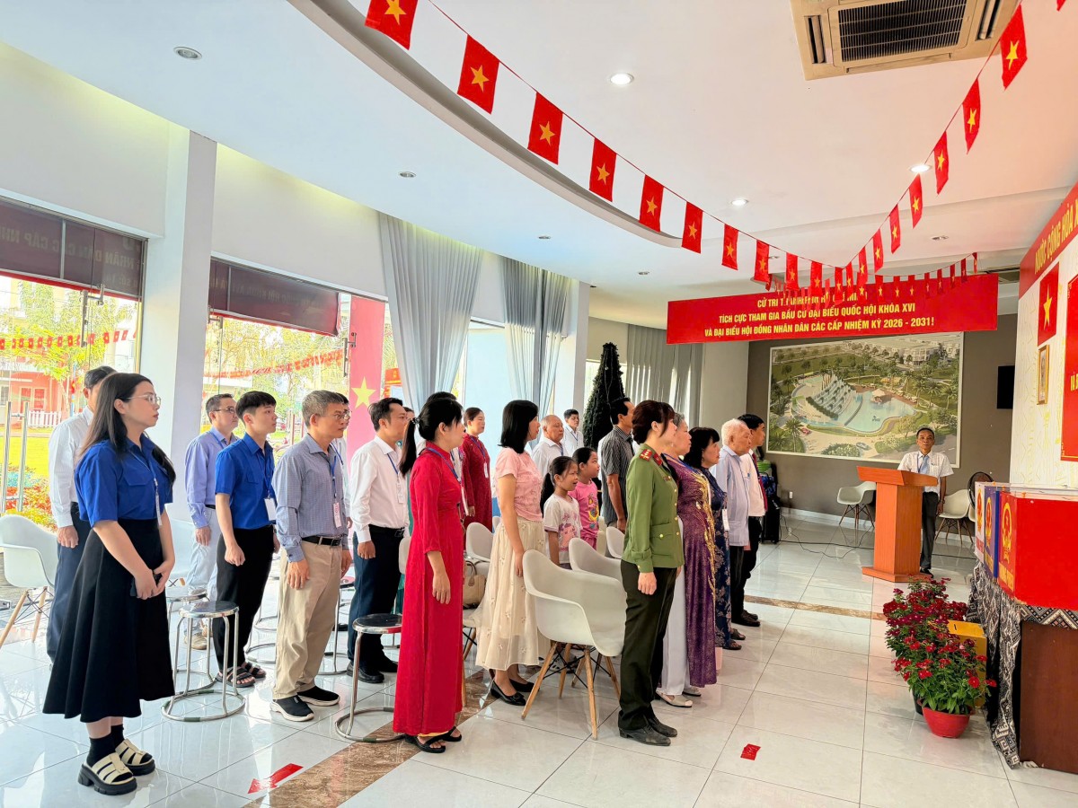 Lãnh đạo Trung ương và TP.HCM hòa chung Ngày hội bầu cử toàn dân