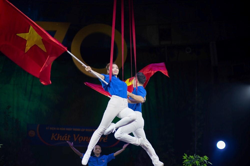 Thắp lên ngọn lửa tuổi trẻ qua nghệ thuật xiếc