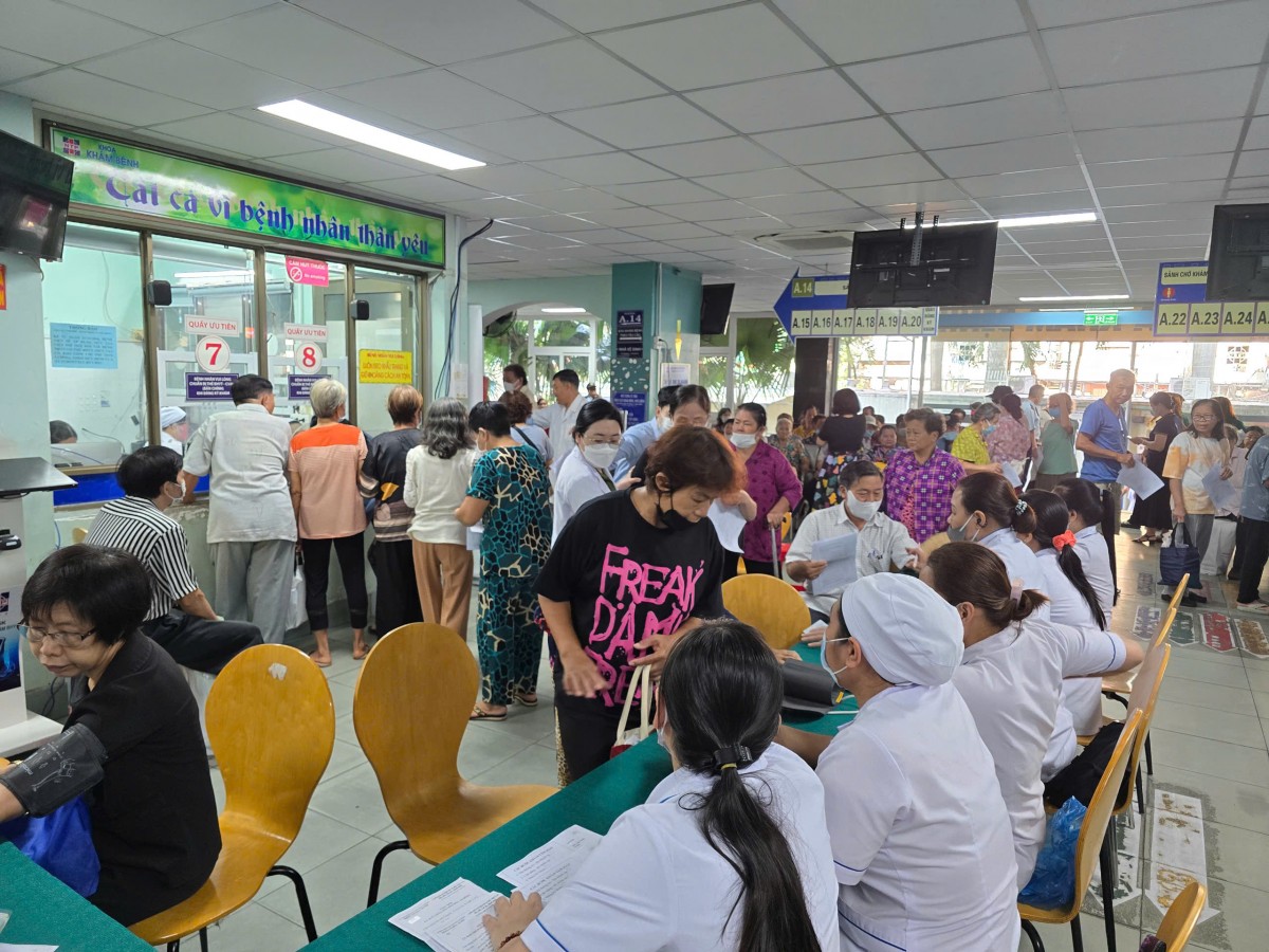 Bệnh viện Nguyễn Tri Phương khám bệnh miễn phí hưởng ứng ngày Sức khỏe Toàn dân