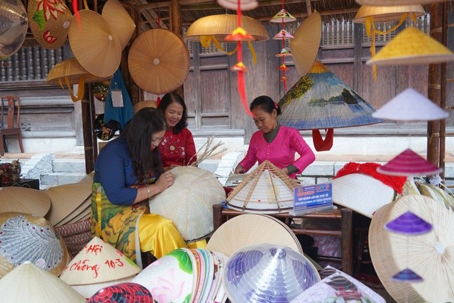 Không gian trưng bày giới thiệu nón làng Chuông (Hà Nội). Ảnh minh họa.