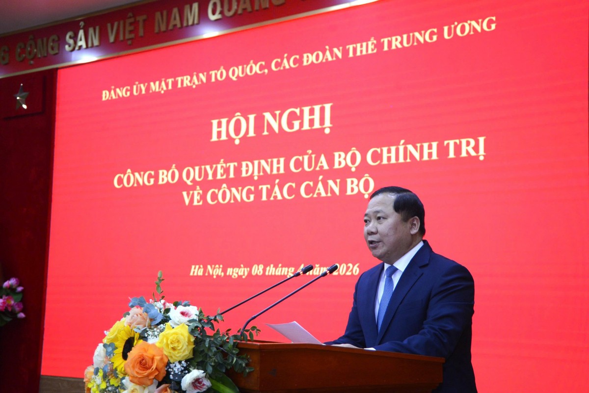 Đồng chí Nguyễn Phi Long, Phó Bí thư Thường trực Đảng ủy MTTQ, các đoàn thể Trung ương phát biểu nhận nhiệm vụ. Ảnh: BTC