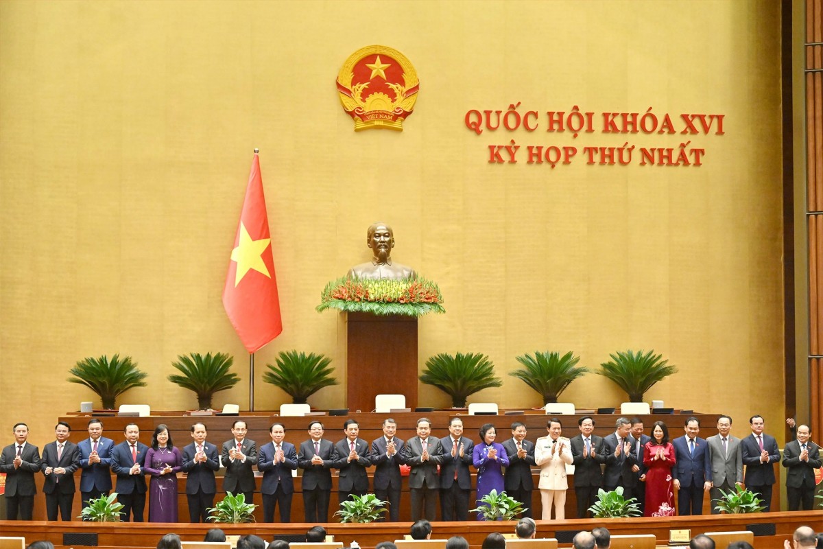 Quốc hội phê chuẩn bổ nhiệm 6 Phó Thủ tướng, 17 Bộ trưởng và các thành viên Chính phủ