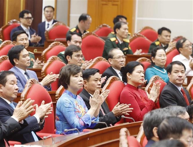 Hội nghị công bố Quyết định của Bộ Chính trị về công tác cán bộ