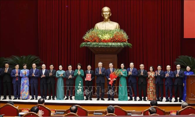 Hội nghị công bố Quyết định của Bộ Chính trị về công tác cán bộ