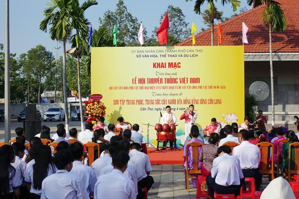 Tôn vinh bản sắc lễ hội và trang phục Đồng bằng sông Cửu Long