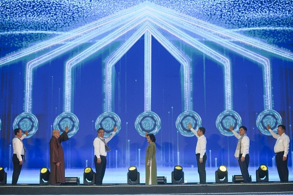 ra mat tu sach huyen thoai con dao lan toa gia tri lich su boi dap tinh than dan toc