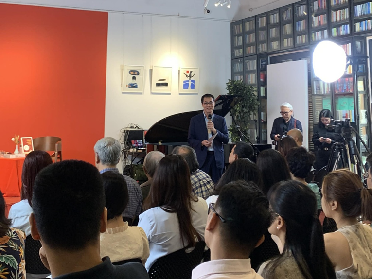 Ra mắt sách "Chuyện với Thanh - Lời kể mới về ánh sáng"