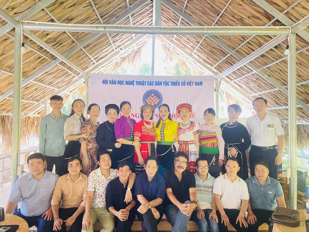 Sự sinh thành nhà văn dân tộc thiểu số: Văn chương như một cách định nghĩa về cội nguồn