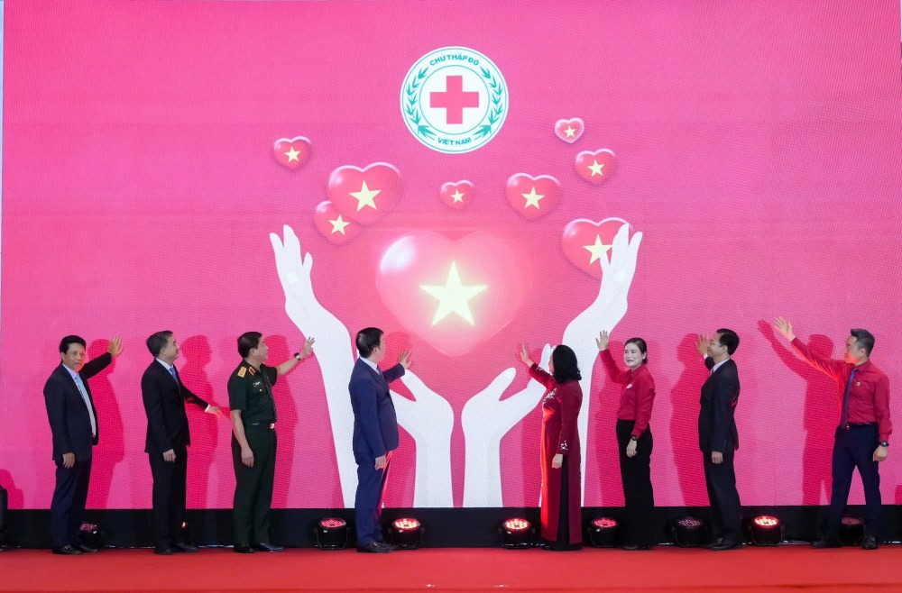 Tiếp nhận 620 tỉ đồng trong Lễ phát động Tháng Nhân đạo