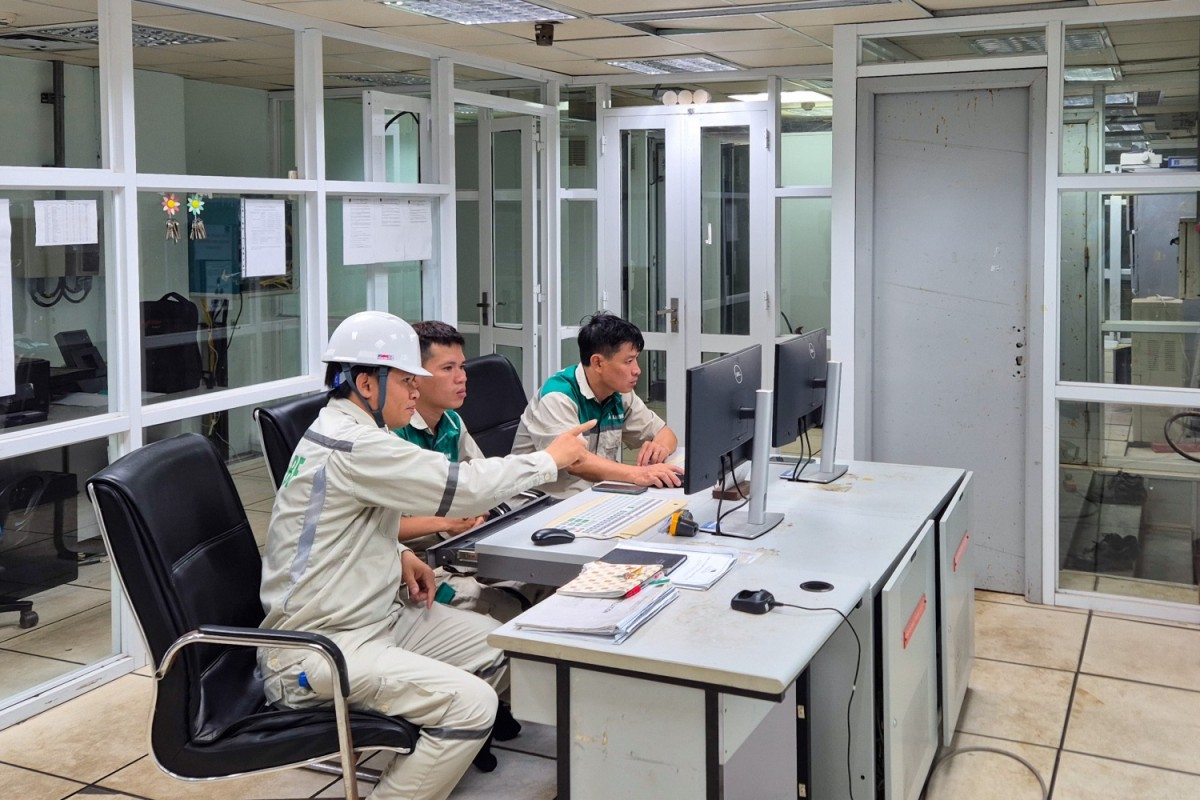 Các nhân sự vận hành Nhà máy Nhiên liệu sinh học Dung Quất.