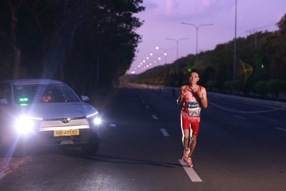 Những khoảnh khắc đáng nhớ của xe điện VinFast tại giải chạy VnExpress Marathon Green Paradise Cần Giờ 2026