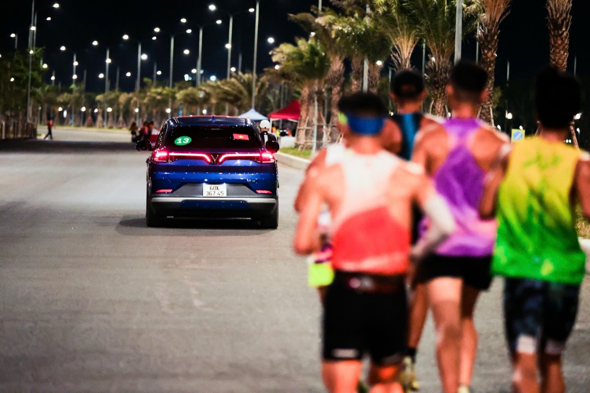 Những khoảnh khắc đáng nhớ của xe điện VinFast tại giải chạy VnExpress Marathon Green Paradise Cần Giờ 2026
