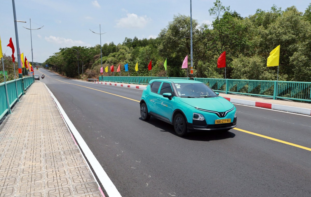 Những khoảnh khắc đáng nhớ của xe điện VinFast tại giải chạy VnExpress Marathon Green Paradise Cần Giờ 2026