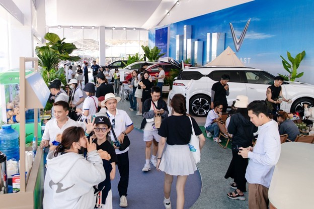 Những khoảnh khắc đáng nhớ của xe điện VinFast tại giải chạy VnExpress Marathon Green Paradise Cần Giờ 2026