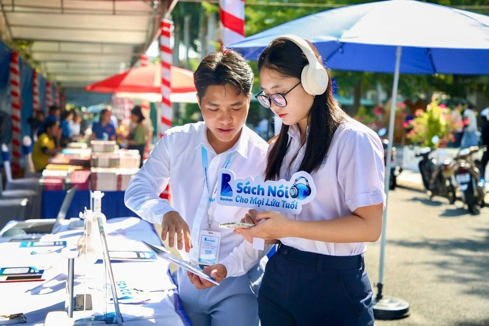 Văn hóa đọc trong kỉ nguyên số: Đọc hàng nghìn chữ mỗi ngày, đọng lại được bao nhiêu?
