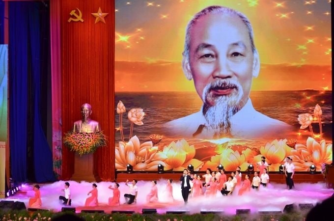 Nhiều chương trình nghệ thuật kỷ niệm 136 năm Ngày sinh Chủ tịch Hồ Chí Minh