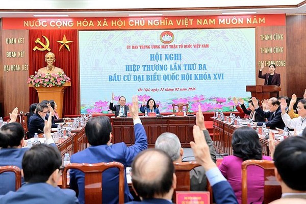 mat tran to quoc viet nam nong cot chinh tri trong tap hop doan ket va phat huy vai tro cua nhan dan trong ky nguyen moi theo tinh than dai hoi xiv cua dang