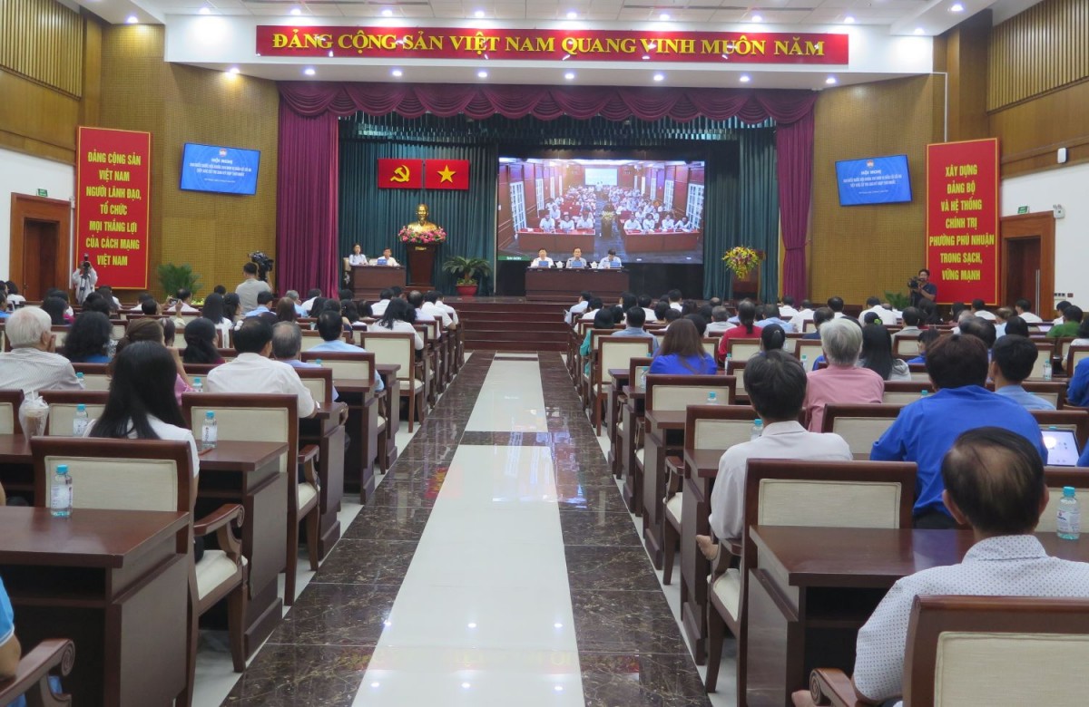 Đoàn đại biểu Quốc hội TP Hồ Chí Minh tiếp xúc cử tri