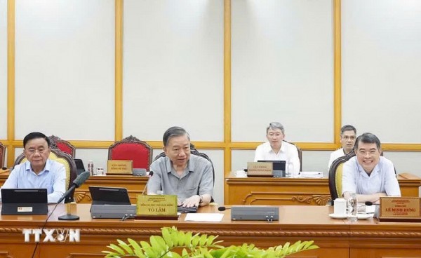 bo chinh tri dinh huong the che vuot troi cho tp ho chi minh