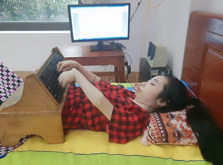 Viên Nguyệt Ái - Từ nghịch cảnh đi vào ánh sáng văn chương