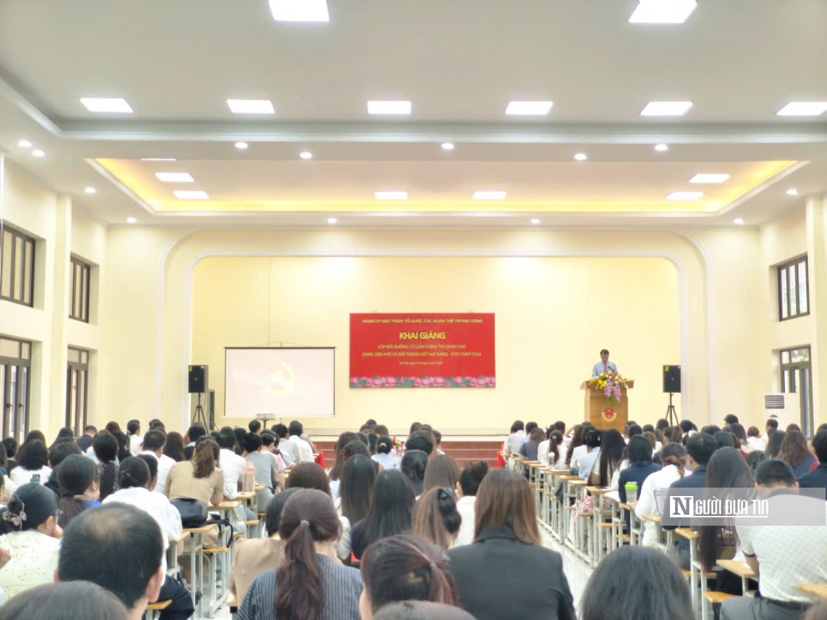Trang bị nền tảng lý luận chính trị cho đảng viên mới và đối tượng kết nạp Đảng