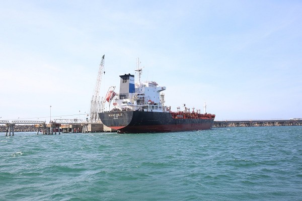 bsr xuat ban lo xang e10 ron95 dau tien bang duong bien