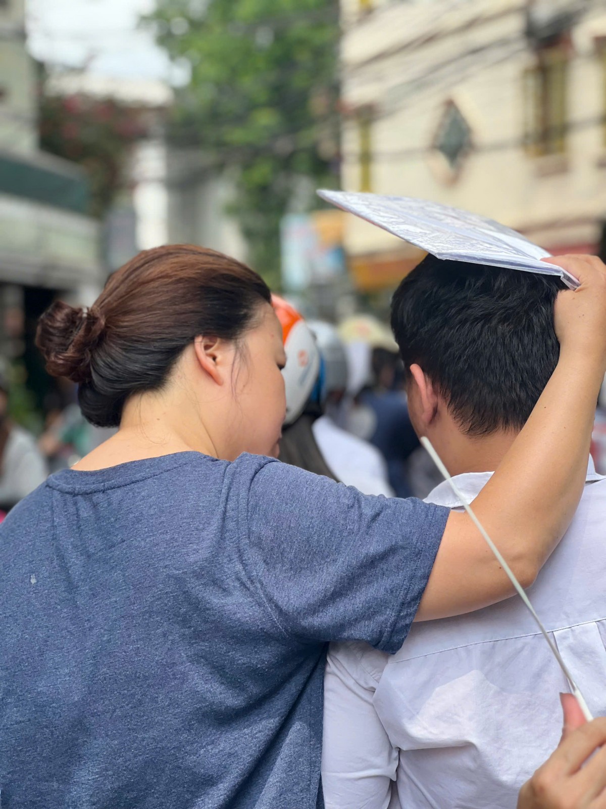 Học sinh Hà Nội bước vào ngày thi thứ Nhất kỳ thi vào lớp 10