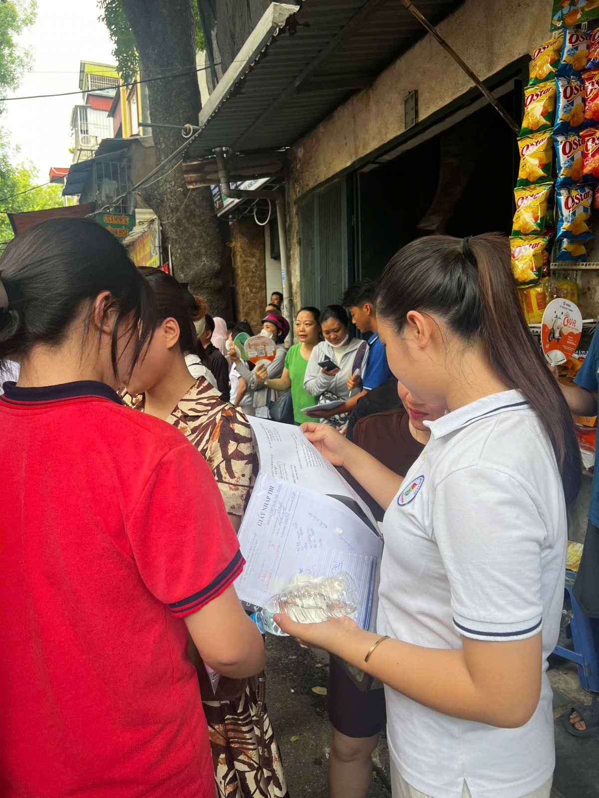 Học sinh Hà Nội bước vào ngày thi thứ Nhất kỳ thi vào lớp 10