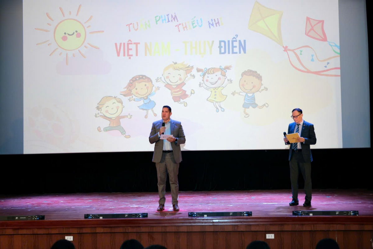 Khai mạc 
