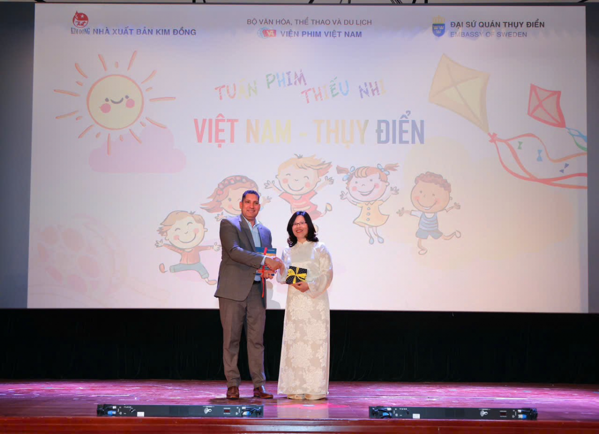 Khai mạc 