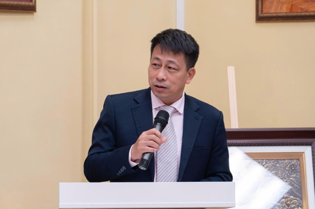 Nhà xuất bản Giáo dục Việt Nam trao tặng 