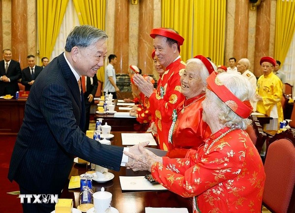 tong bi thu chu tich nuoc to lam mot quoc gia biet cham lo va phat huy nguoi cao tuoi la quoc gia biet tran trong coi nguon biet su dung nguon luc xa hoi mot cach ben vung
