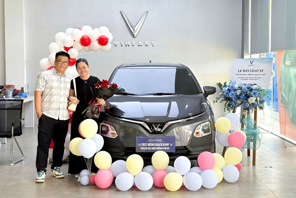 Chủ xe VinFast VF 5 ở Cần Thơ: “Bài toán kinh tế là lý do gắn bó với xe điện”
