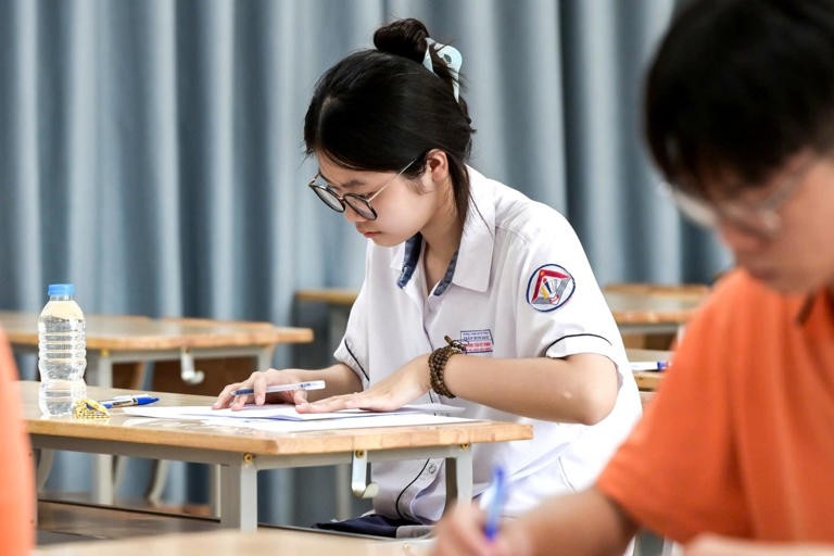 Hôm nay (10/6) hơn 1,2 triệu thí sinh cả nước làm thủ tục dự thi tốt nghiệp THPT 2026